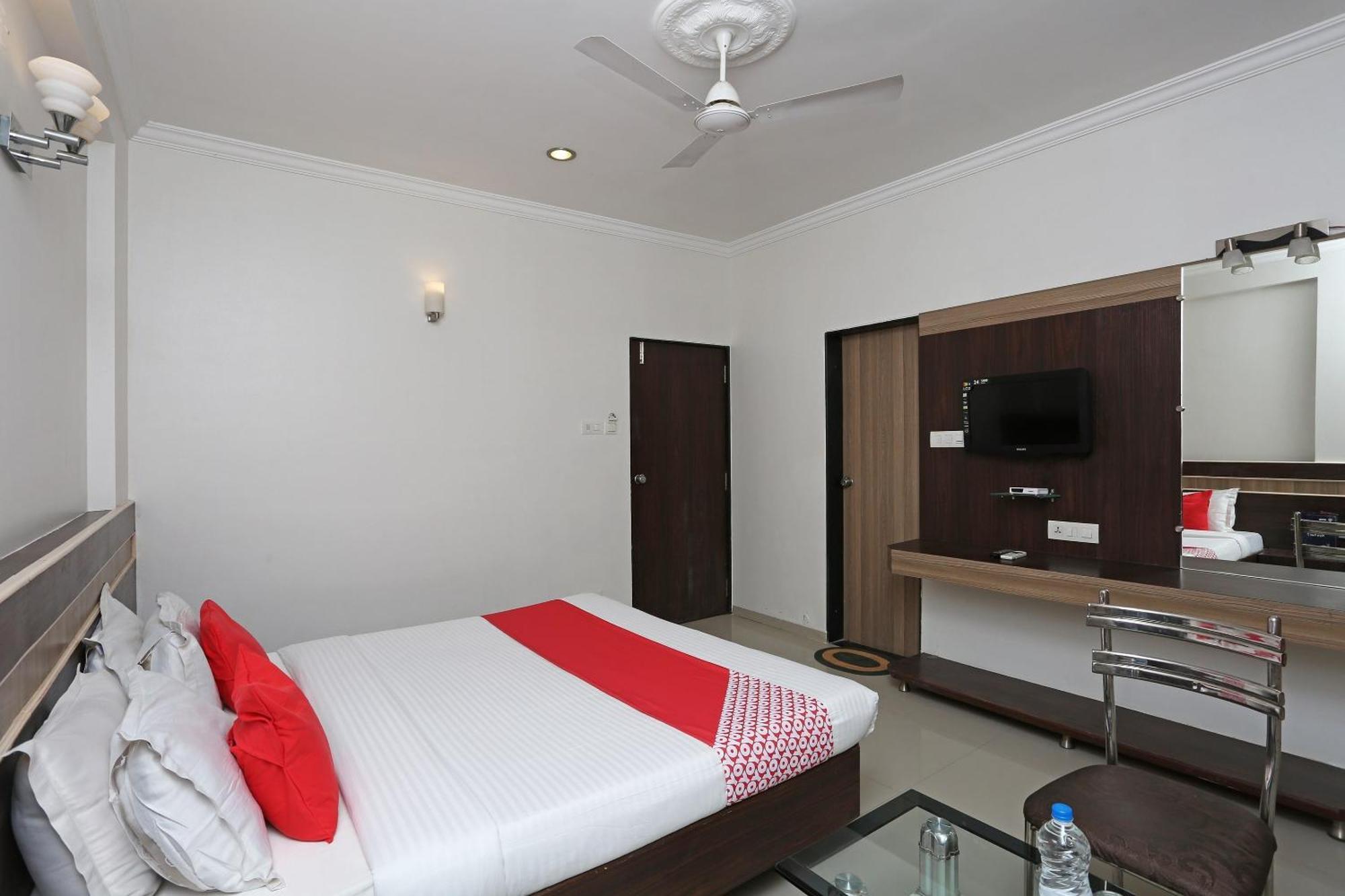 Spot On Hotel Sai Pancham 舍地 外观 照片